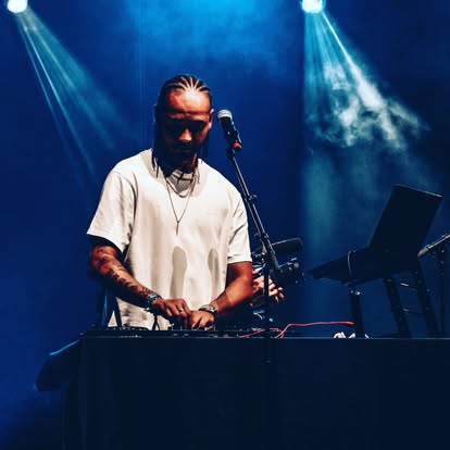 DJ BRACO AU PLATINES